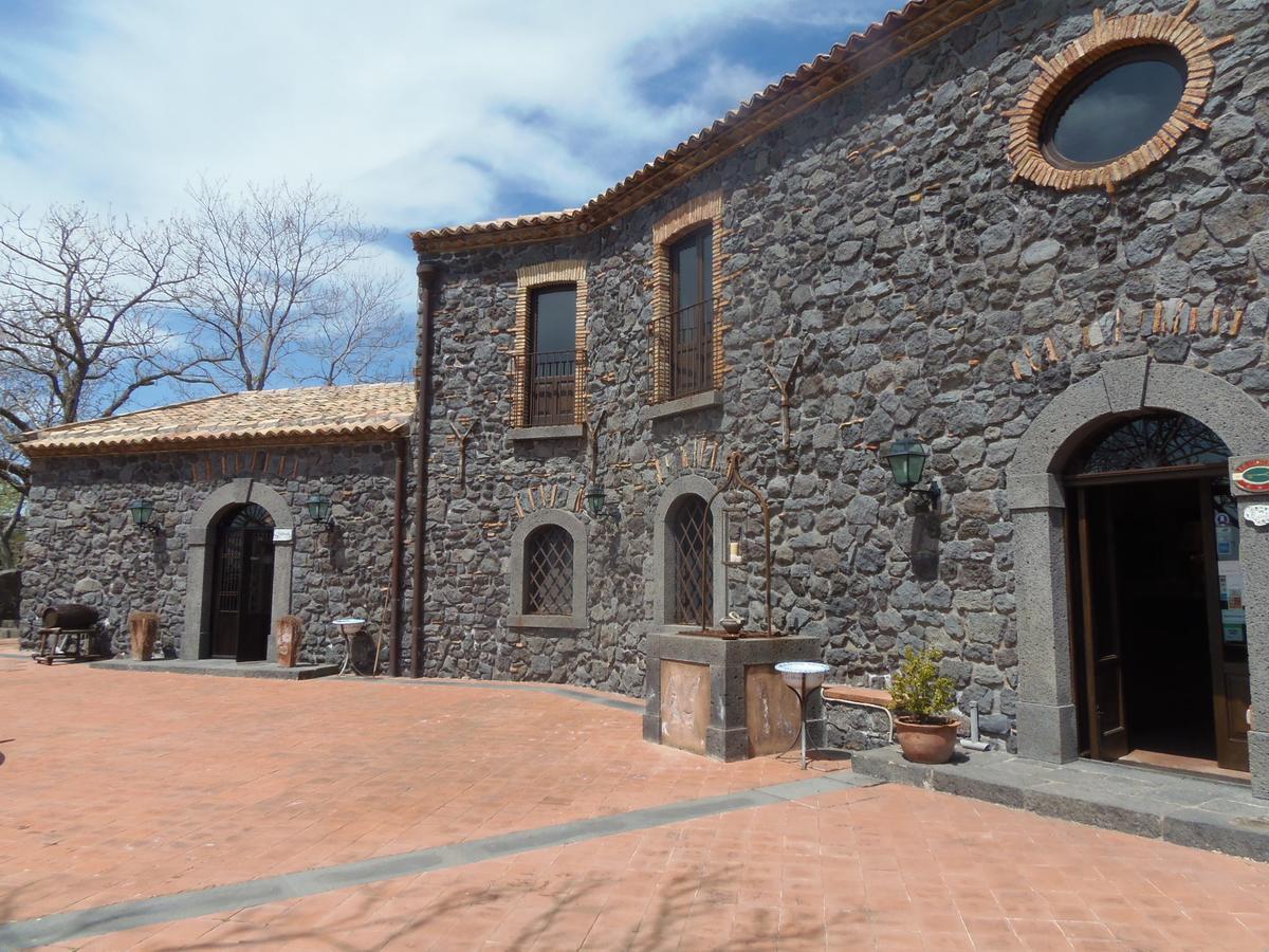 Le Cisterne Dell'Etna Hotel Calcerana-Marina Exterior photo