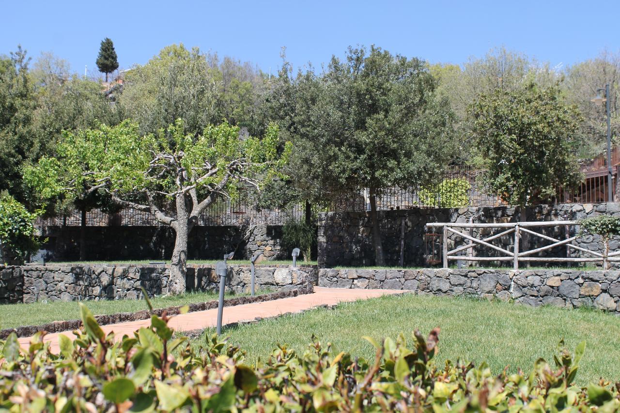 Le Cisterne Dell'Etna Hotel Calcerana-Marina Exterior photo