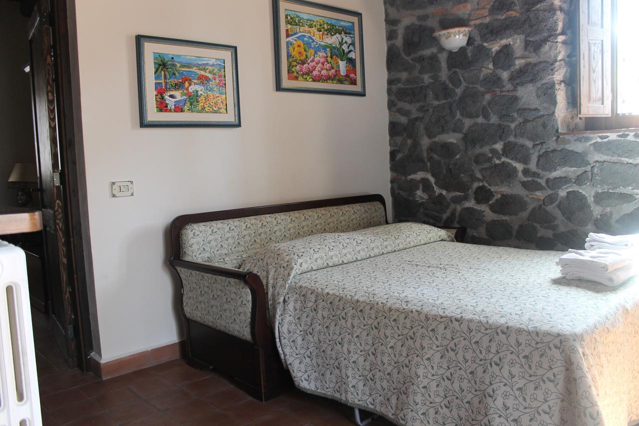 Le Cisterne Dell'Etna Hotel Calcerana-Marina Exterior photo