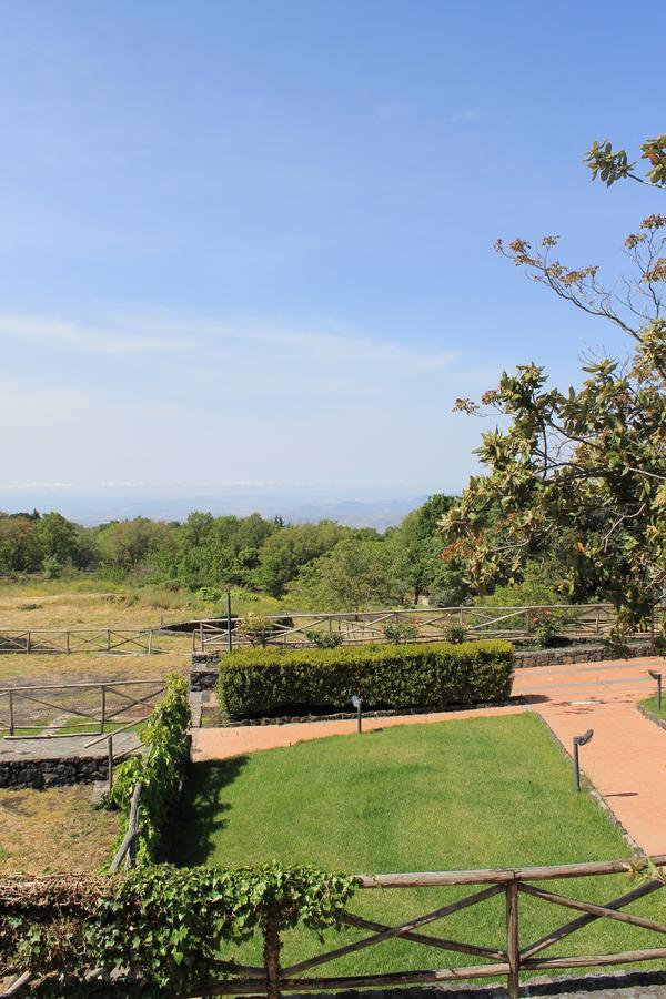 Le Cisterne Dell'Etna Hotel Calcerana-Marina Exterior photo