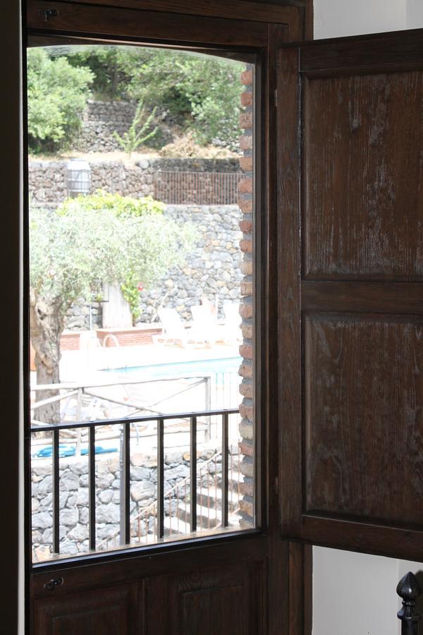 Le Cisterne Dell'Etna Hotel Calcerana-Marina Exterior photo